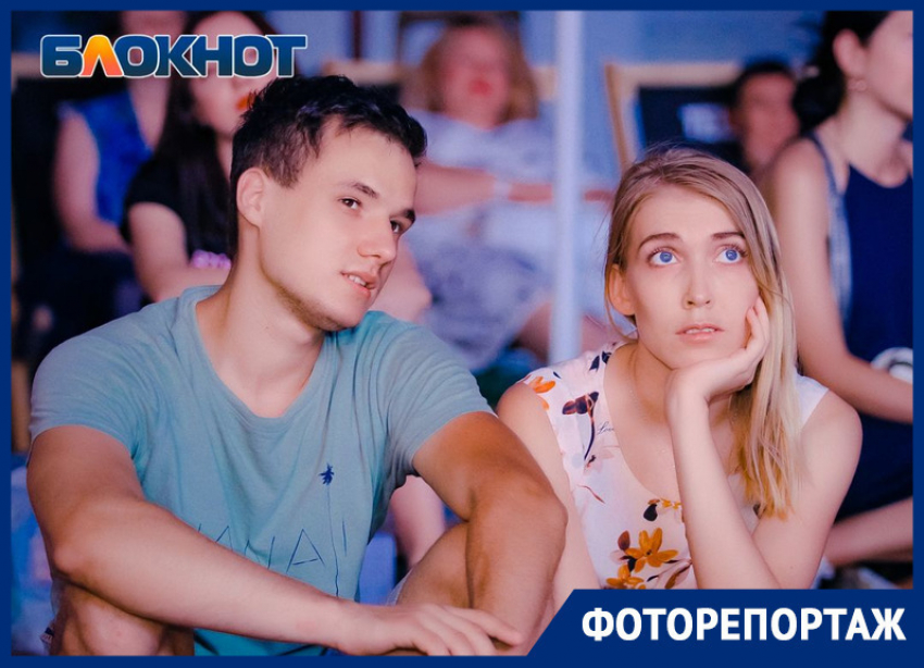 Не забыть взять фонарик: как в Ростове проходит Фестиваль уличного кино 