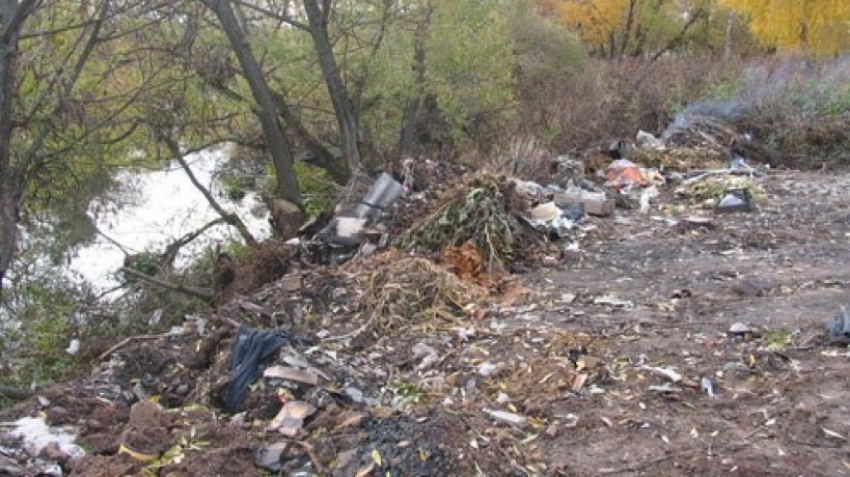 В Ростовской области раскопали свалку бытовых отходов
