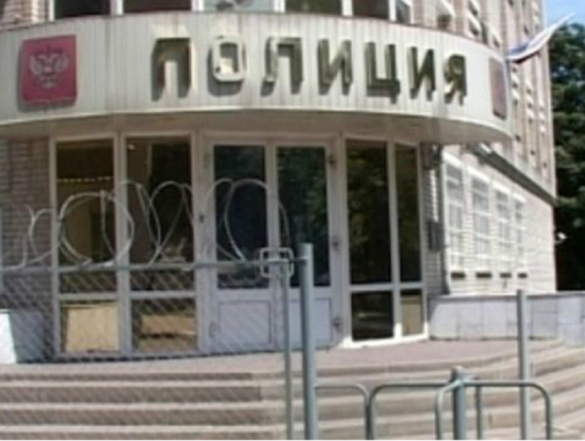 Налаженный бизнес по продаже фиктивной регистрации разоблачили в отделе полиции в Ростове