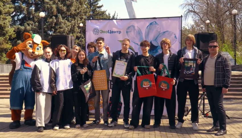 В Ростове-на-Дону: школьники и волонтеры собрали 143 кг мусора