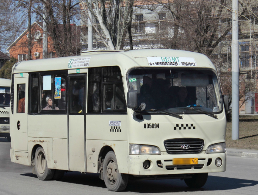 Четыре человека, в том числе 12-летний мальчик, получили травмы в жутком ДТП с маршруткой в центре Ростова