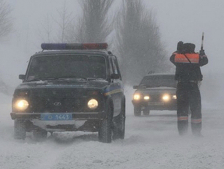Четыре трассы перекрыли из-за непогоды в Ростовской области