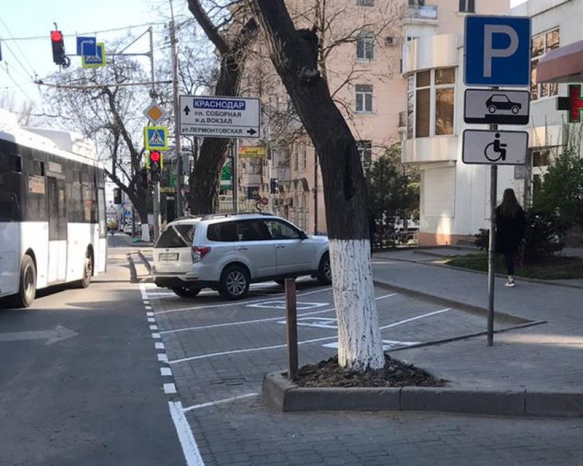 В Ростове чиновникам и силовикам хотят разрешить не платить за парковку