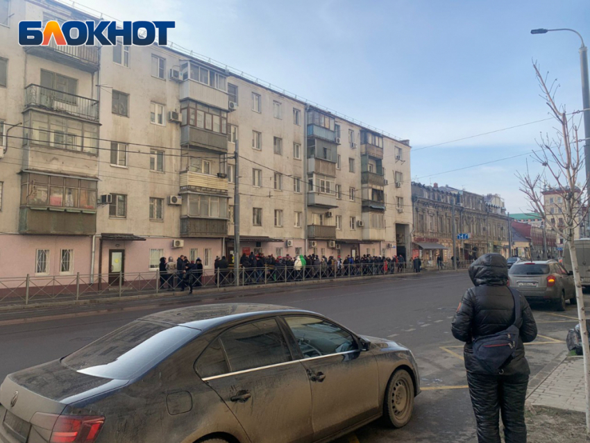 Мэрия Ростова: в городе уменьшились очереди с жителями ЛДНР, получающими соцвыплаты