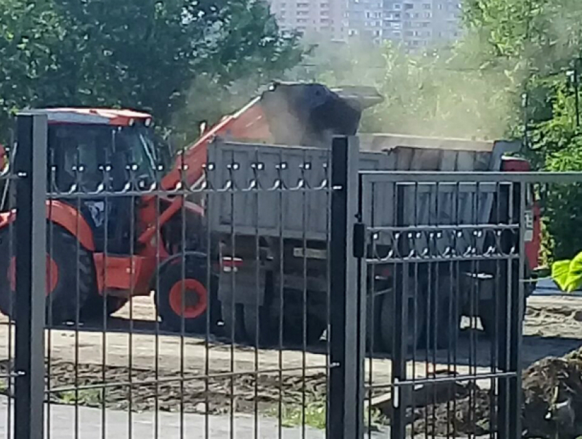 Чудовищное загрязнение набережной Северного водохранилища попало на видео в Ростове