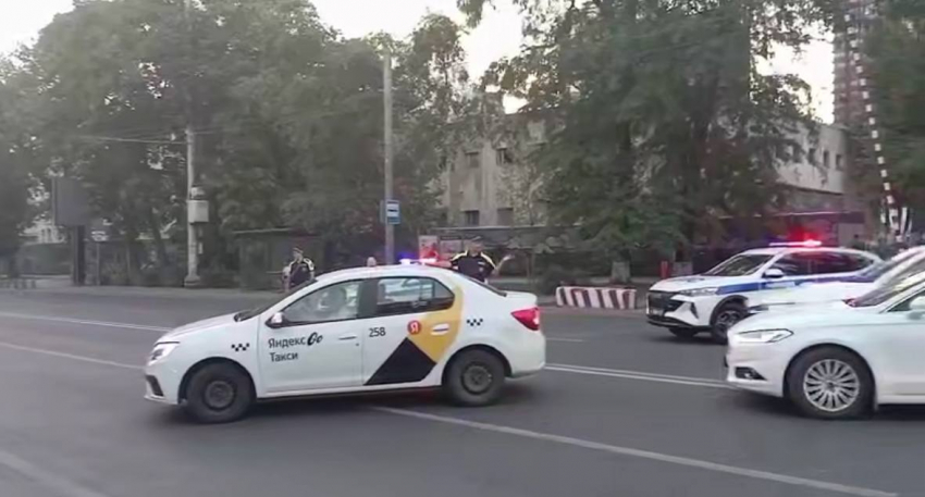 В Ростове Красноармейскую перекрыли из-за крупного пожара 