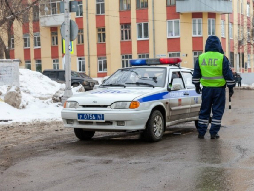 Пенсионерка с ребенком попали под колеса Geely на пешеходном переходе в Ростове