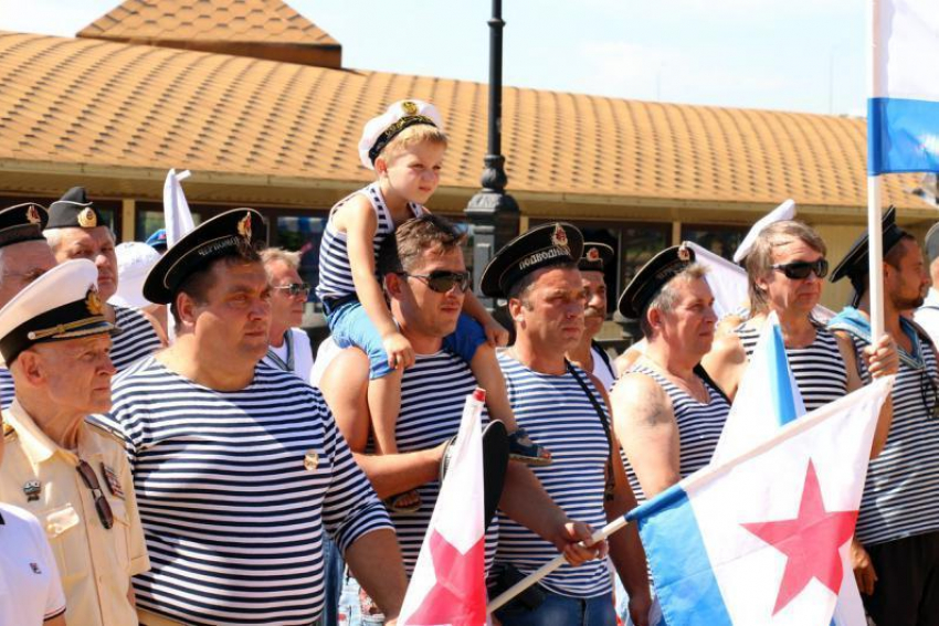 День военно-морского флота отметили в Ростове торжественным маршем 