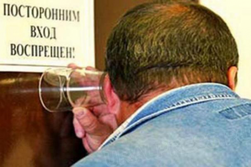 Ростовчанина подозревают в покупке подслушивающих средств
