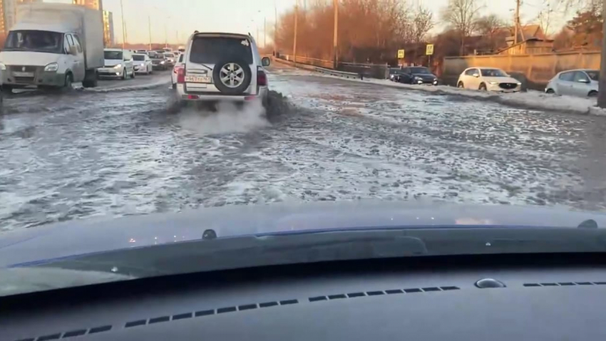 В Ростове из-за коммунальной аварии на Текучева образовалась огромная пробка