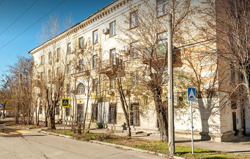 Власти Ростова начали расселение четырехэтажки на улице Коммунаров