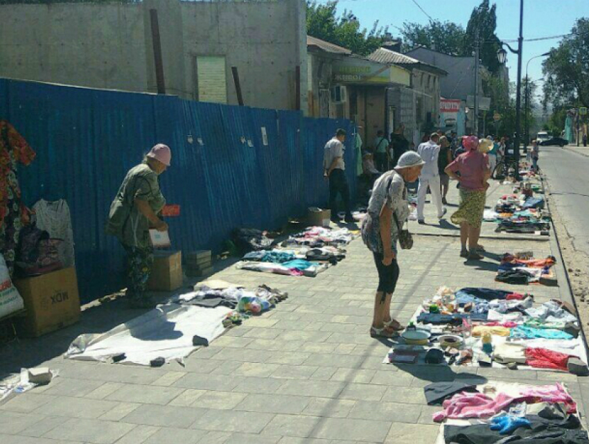 Уличных торговцев «ширпотребом» показательно разогнали в центре Ростова