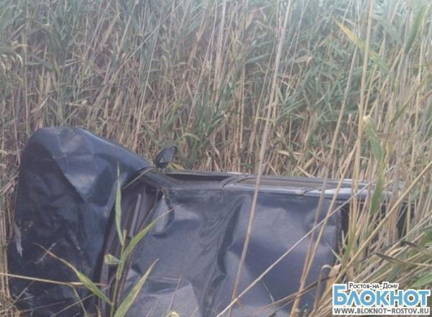 В Ростовской области «десятка» упала в оросительный канал