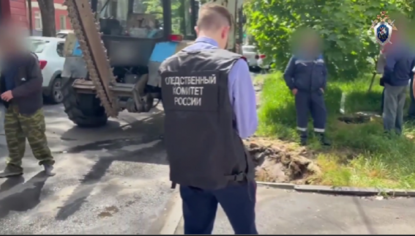 Ожоги обеих конечностей получили ростовчанки, наступив в кипяток после ремонта теплотрассы