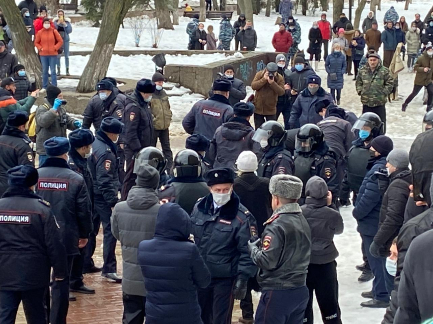 В Ростове задержали участников митинга в поддержку Алексея Навального