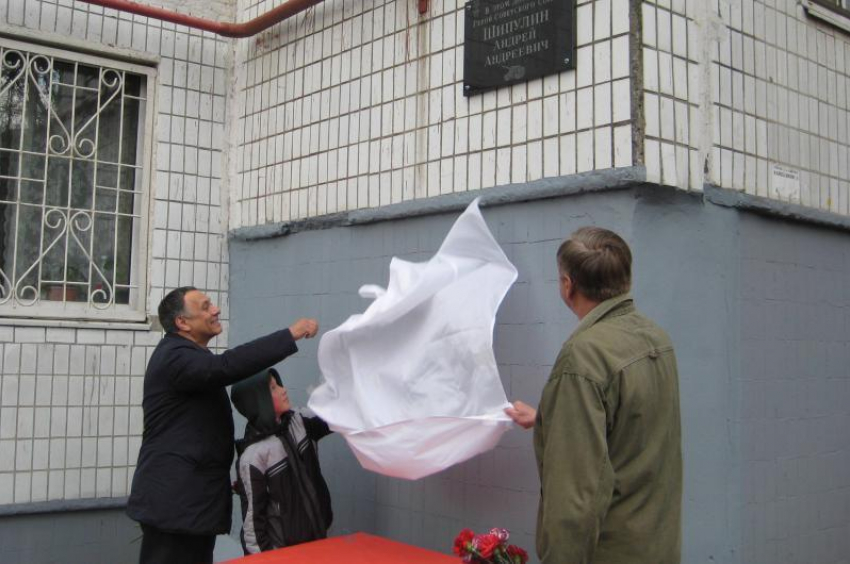 Мемориальная доска в память о герое Советского Союза Александре Шипулине появилась в Ростове
