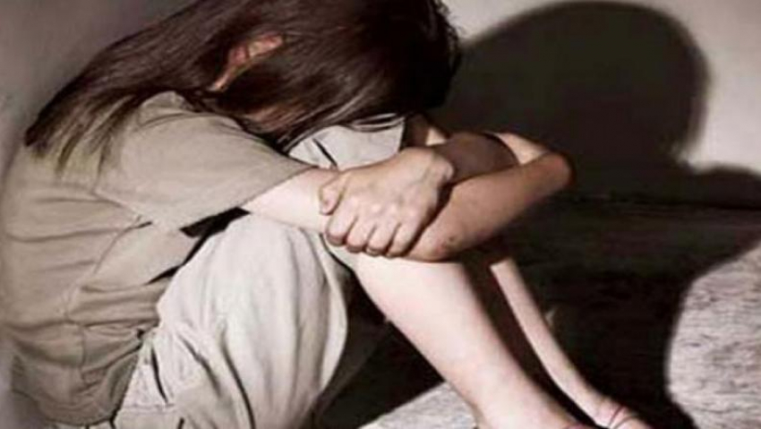 Пьяный мужчина развратил малолетнюю девочку, пока ее родителей не было дома