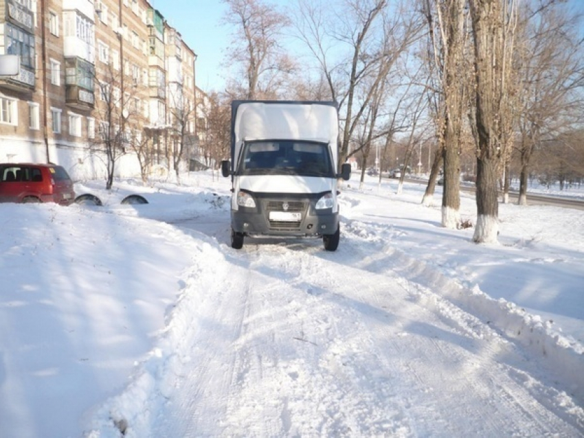 В Ростовской области водитель «ГАЗели», сдавая назад, насмерть сбил пенсионерку