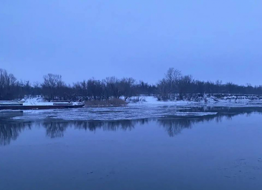 Переправу закрыли на время ледохода в Семикаракорском районе 