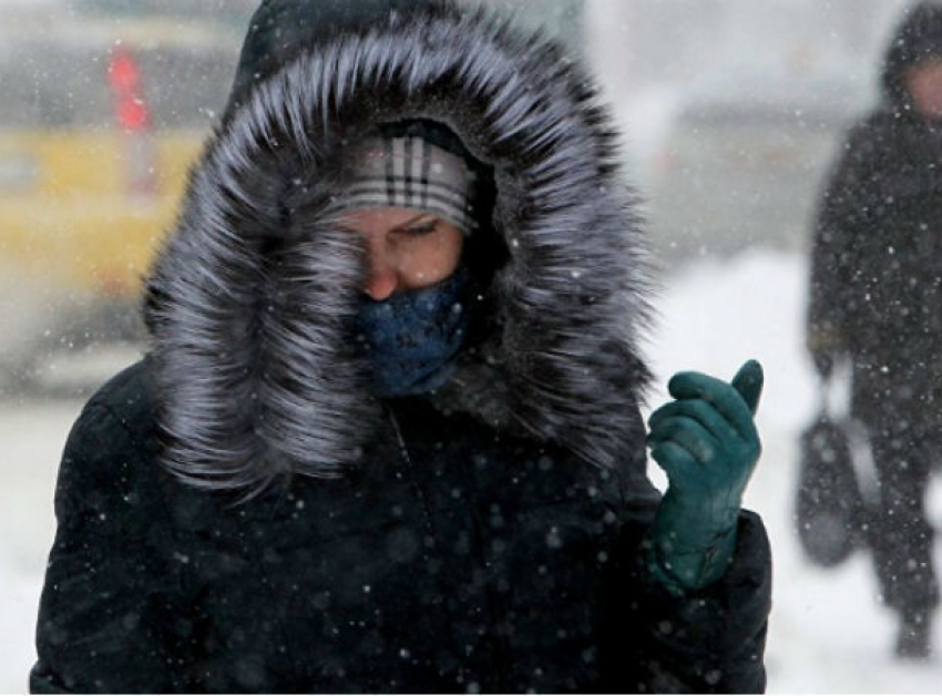 Снег с дождем и порывистый ветер ударят по жителям Ростова вместе с резким потеплением
