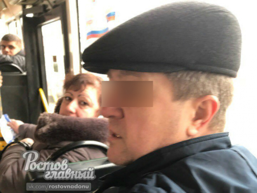 Чувствующий себя «больным» мужчина подрался с ростовчанкой из-за места в маршрутном автобусе