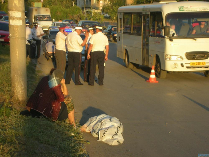 Автомобиль BMW с номерами 005, сбивший пешехода, ищут в соседних регионах