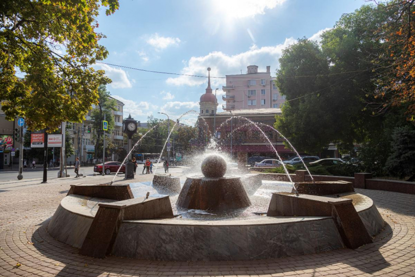 Календарь: 80 лет назад в Ростове заложен новый сквер на ул. Большой Садовой между Кировским и Журавлёва