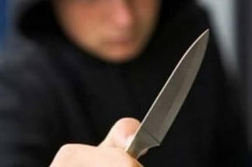 Мужчина с ножом ограбил парикмахерскую в Таганроге