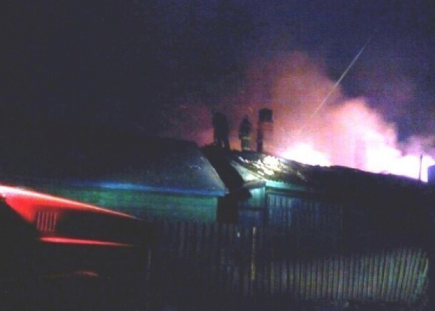 Ночью в Ростовской области горел частный дом: есть погибший 
