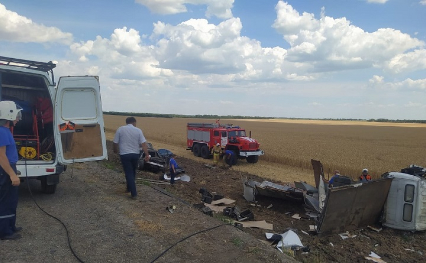 В Ростовской области погиб 33-летний водитель Mercedes