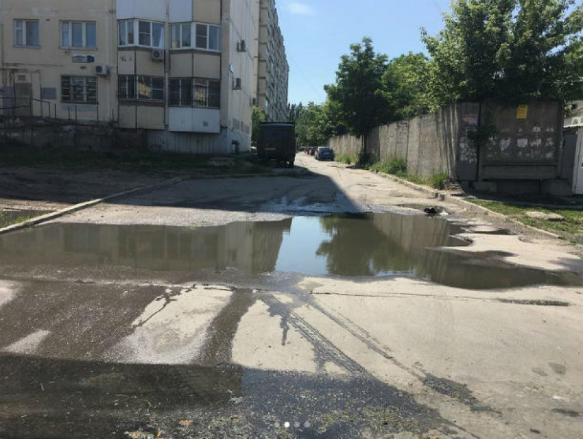 Понюхать текущие два дня стоки на улице Горшкова пригласили губернатора Ростовской области