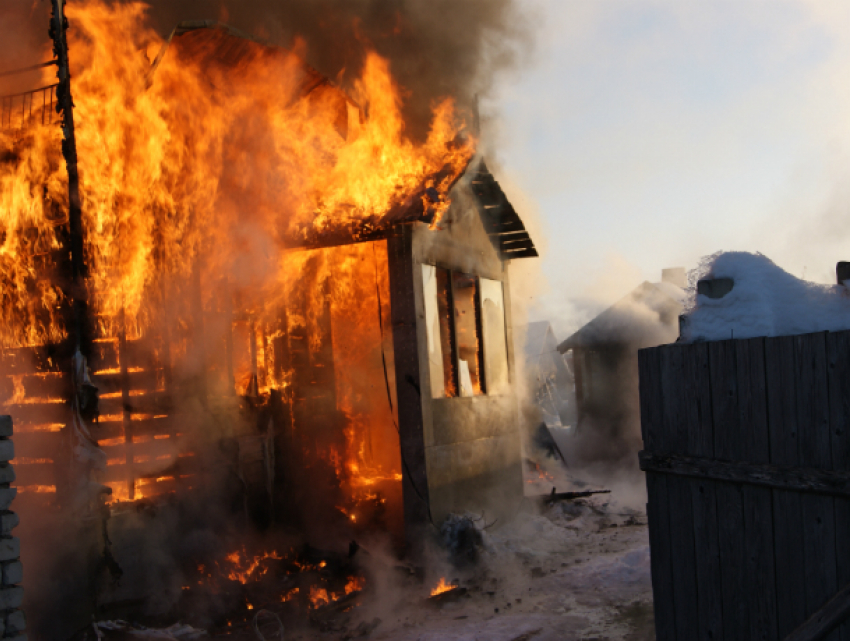 Двое молодых ростовчан за один день обворовали и сожгли 11 домов в Вологде