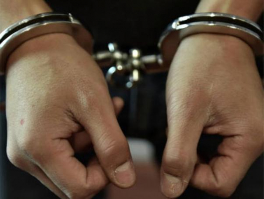 Почти килограмм наркотиков изъяли в Ростовской области полицейские за сутки 