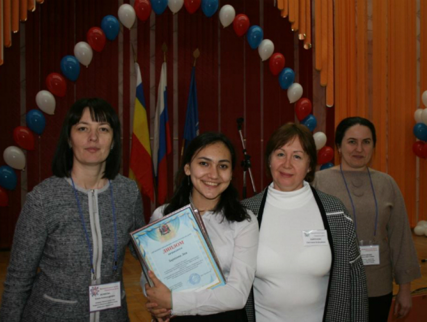 Самых одаренных и активных школьников наградили за «зимние дни мобильности» в Ростове