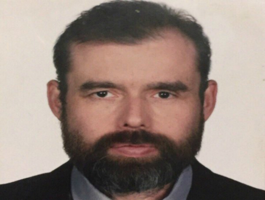 Страдающего психическим расстройством двухметрового мужчину разыскивают по улицам Ростова