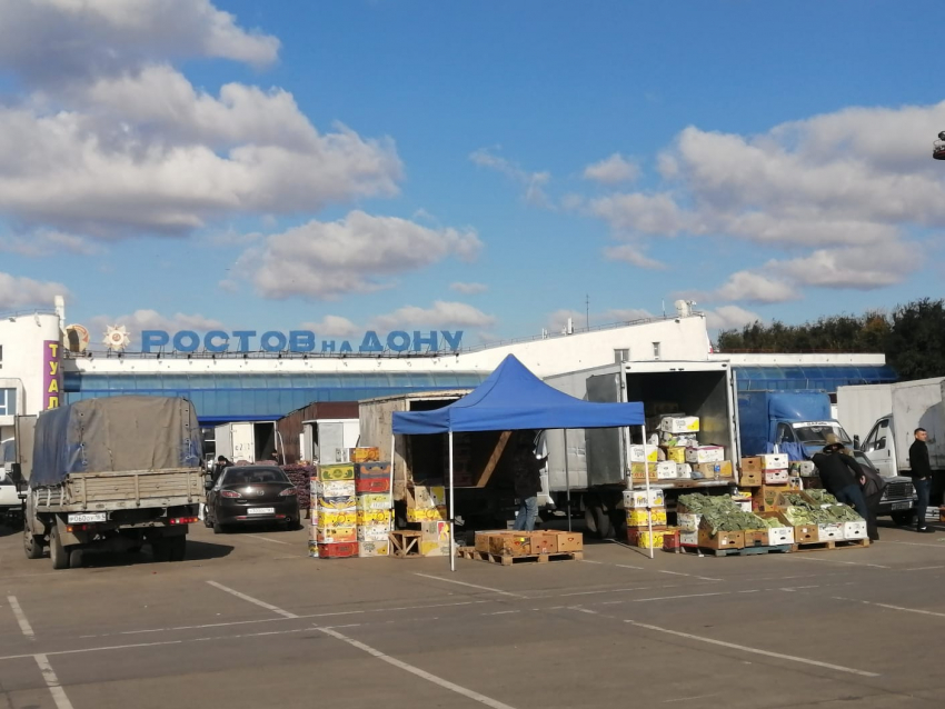 Рост цен на овощи и полная неизвестность: что ждет рынок в старом аэропорту Ростова