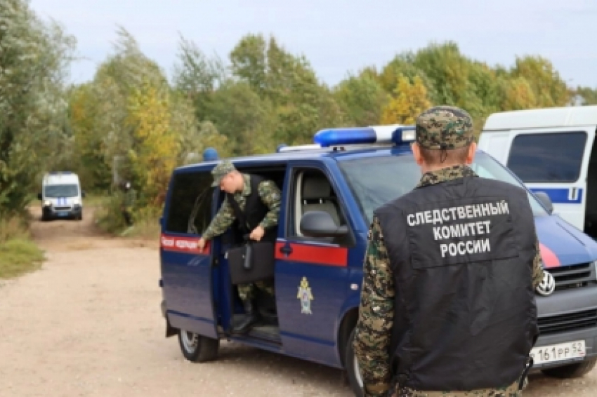 В Донецке на берегу реки обнаружили труп женщины с привязанной к ней камнями