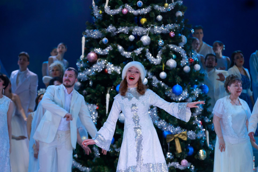 Ростовский музыкальный театр и кабаре «Белый рояль» приглашают на праздничные шоу 