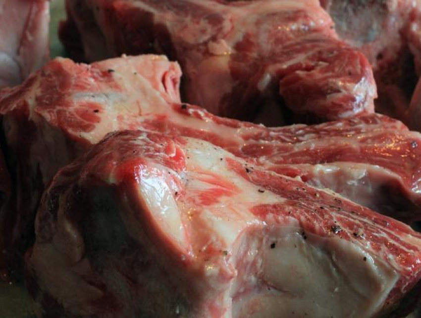 Ростовский бизнесмен пытался за 200 тысяч избежать наказания за торговлю просроченным мясом