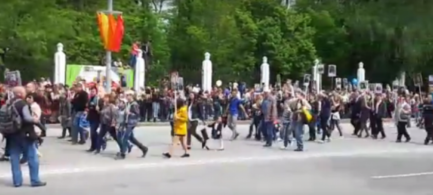 «Бессмертный полк» уже прошел Театральную площадь 