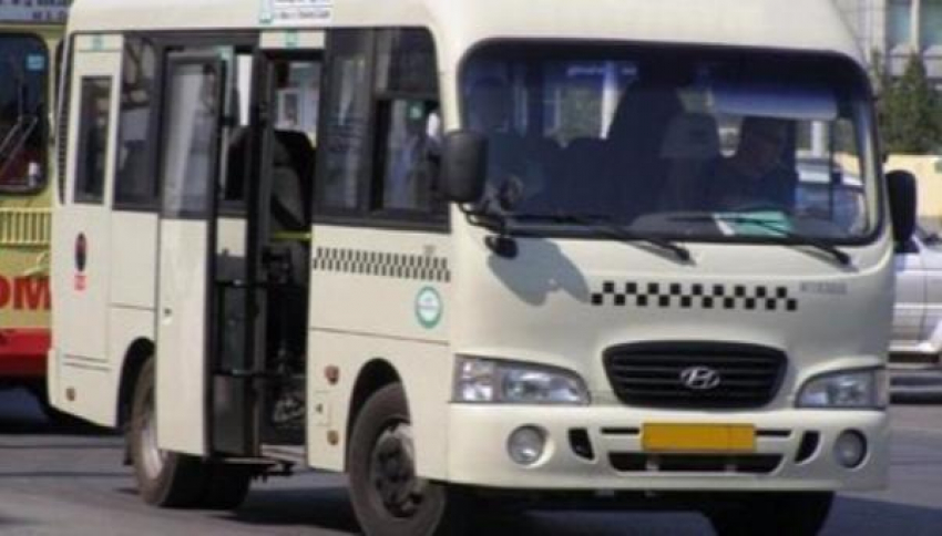 Пассажир маршрутки № 67 устроил в салоне хамский стриптиз 