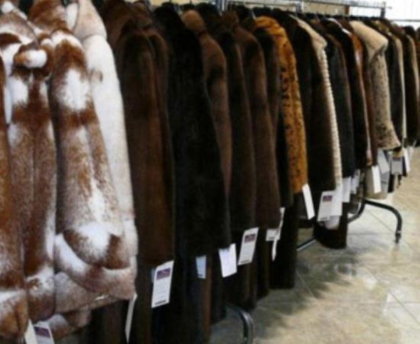 Покупательница из Новошахтинска отсудила у магазина почти 200 тысяч рублей за бракованную шубу