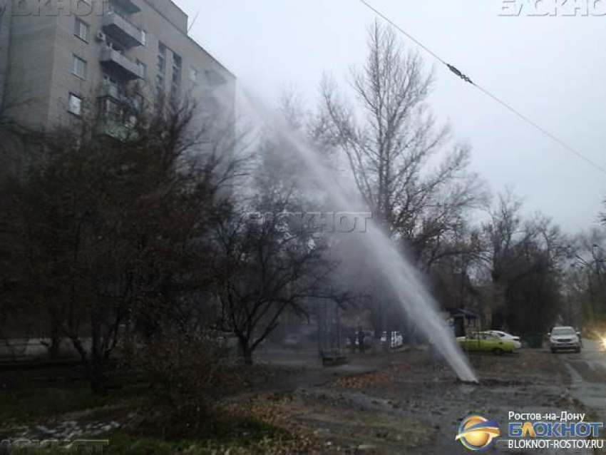 В Новочеркасске забил коммунальный фонтан высотой почти 15 метров. Видео