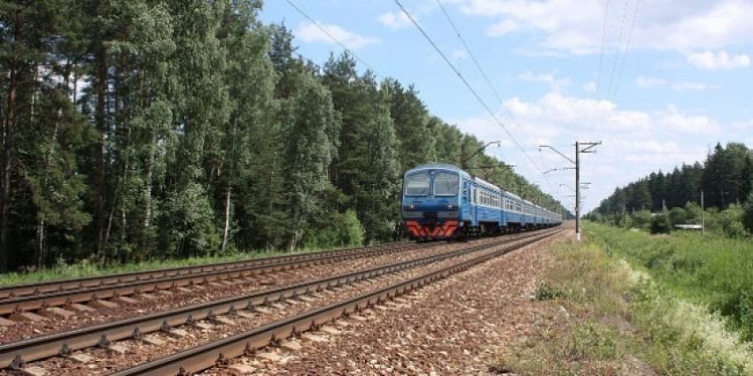 В Ростове электропоезд сбил годовалую девочку, оставшуюся без присмотра 