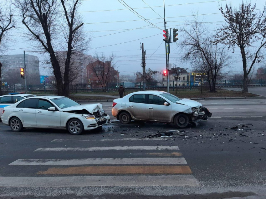 Четыре человека пострадали в ДТП в Ростове 1 января