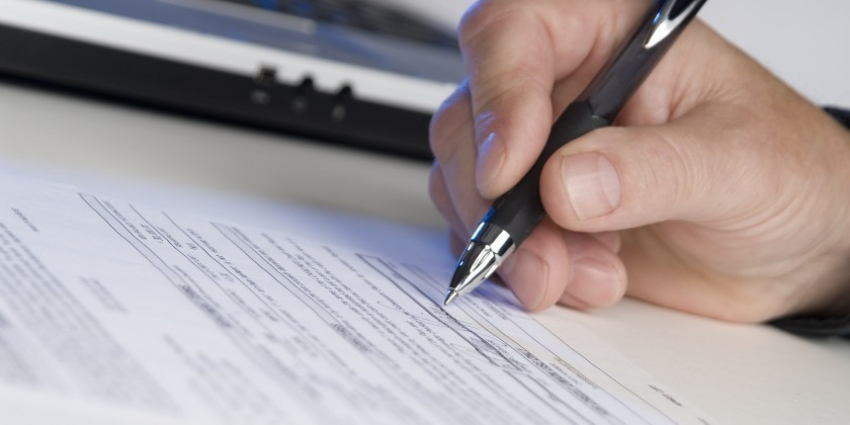 Сотрудница администрации и ее муж - участковый хотели переписать земельный участок умершего дончанина на себя