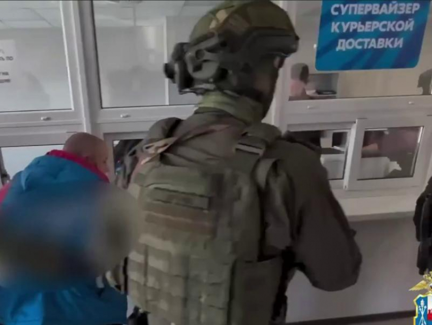 Четверо супервайзеров маркетплейса брали деньги за дополнительные смены и новые точки доставки под Ростовом