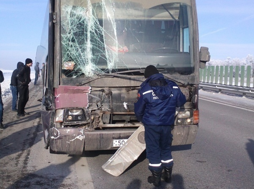 В Ростовской области автобус Москва - Ереван столкнулся с грузовиком МАН