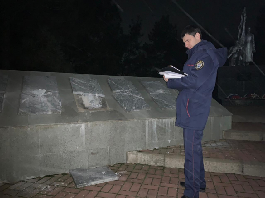 В Ростовской области осудят вандала, разгромившего кувалдой мемориал погибшим в годы Великой Отечественной войны