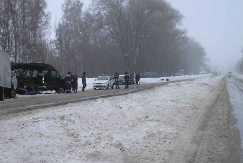 Пассажирский автобус, направлявшийся в Ростов, попал в серьезное ДТП: есть пострадавшие